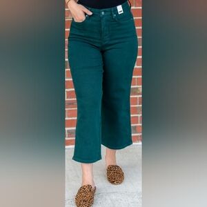 Judy Blue cropped size 9/29 cropped green pants